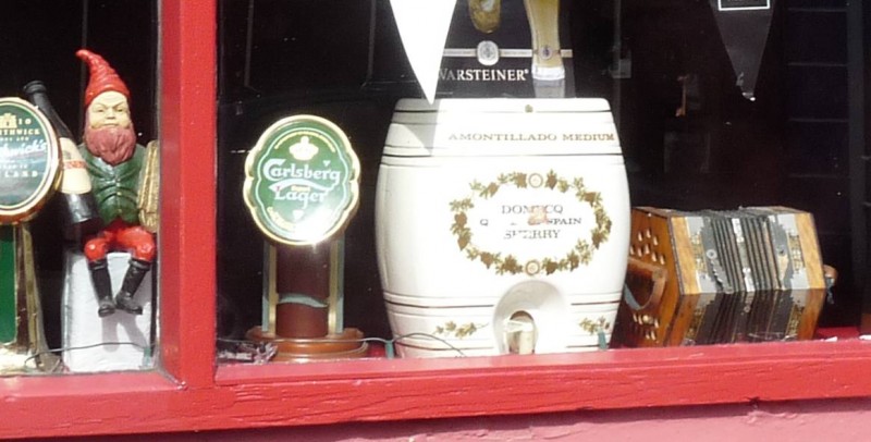 Pubfenster in Co. Clare 2010